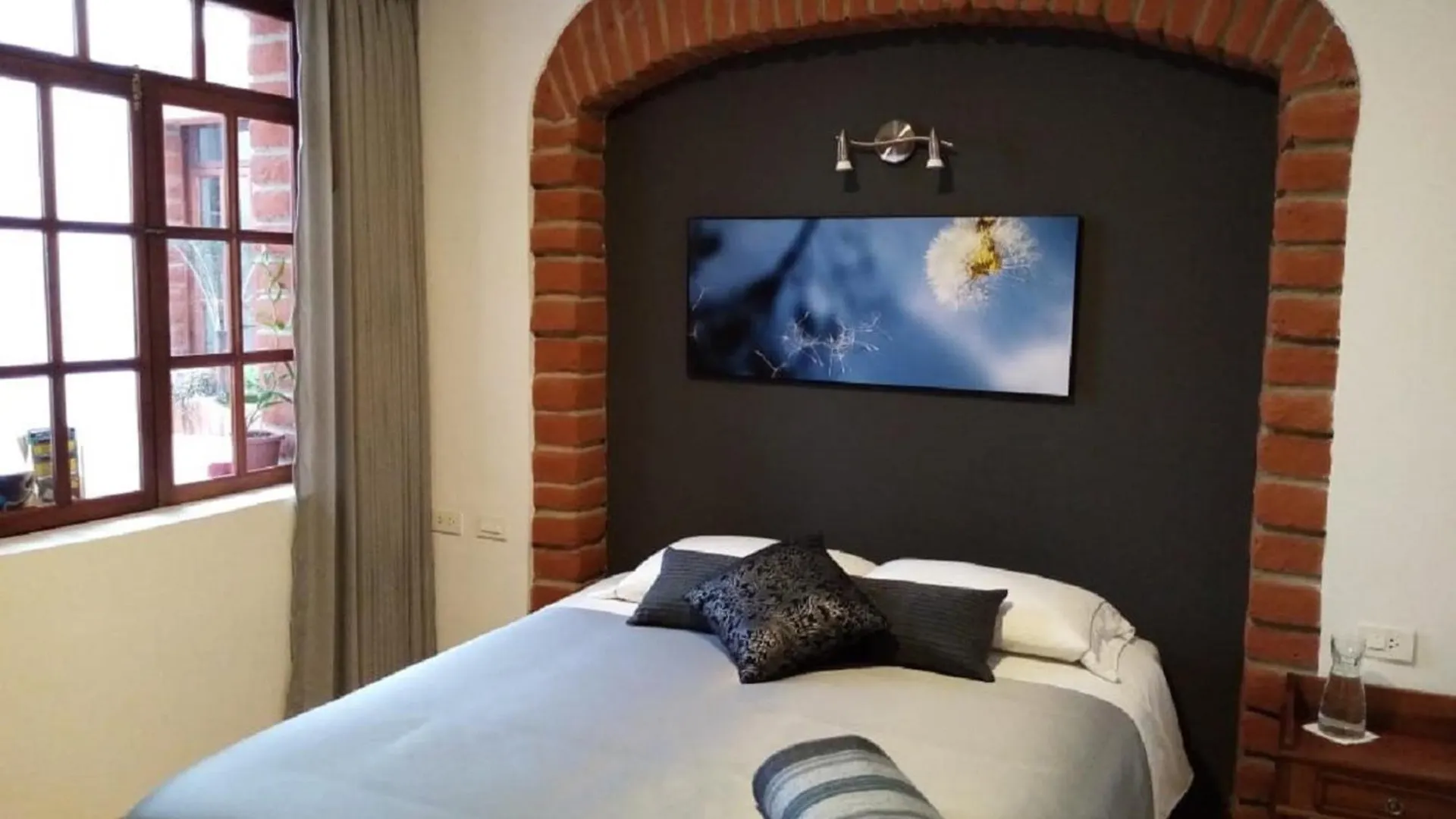 ***  Hotel Casa Ecuatreasures Centro Historico Quito Ecuador