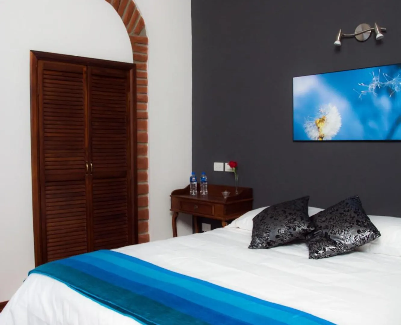***  Hotel Casa Ecuatreasures Centro Historico Quito Ecuador